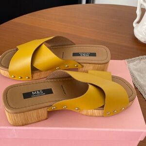 Mustard. Size 6. Leather upper